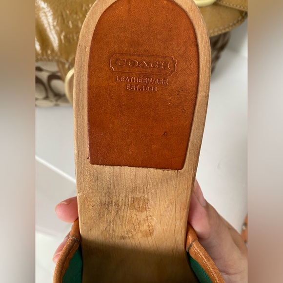 SOLD***💫VINTAGE COACH WOODEN MULE HEELS! 💫 - Picture 11 of 12